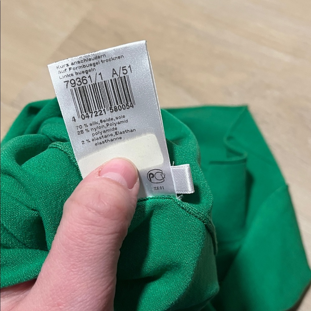 Marc Cain Green Mockneck Sleeveless Top Silk 558 - Picture 4 of 5
